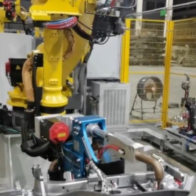Roboto-Asistita Suspenda Punkta Veldmaŝino
