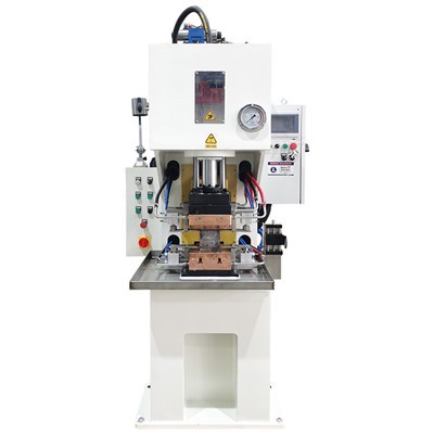 Hidraŭlika disvastiga velda maŝino